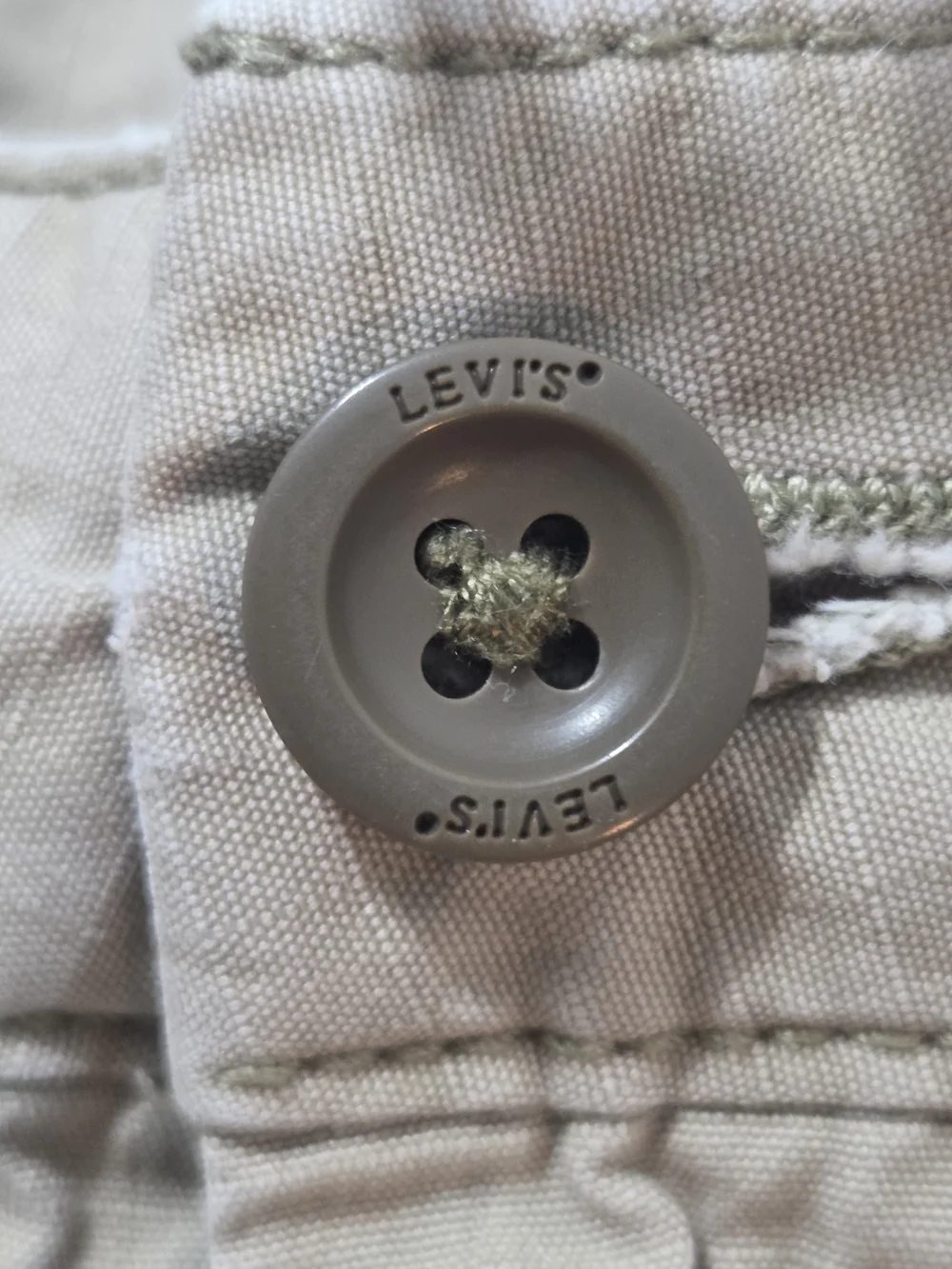 Levi's Men's Classic Cargo Shorts in Khaki, Size 34